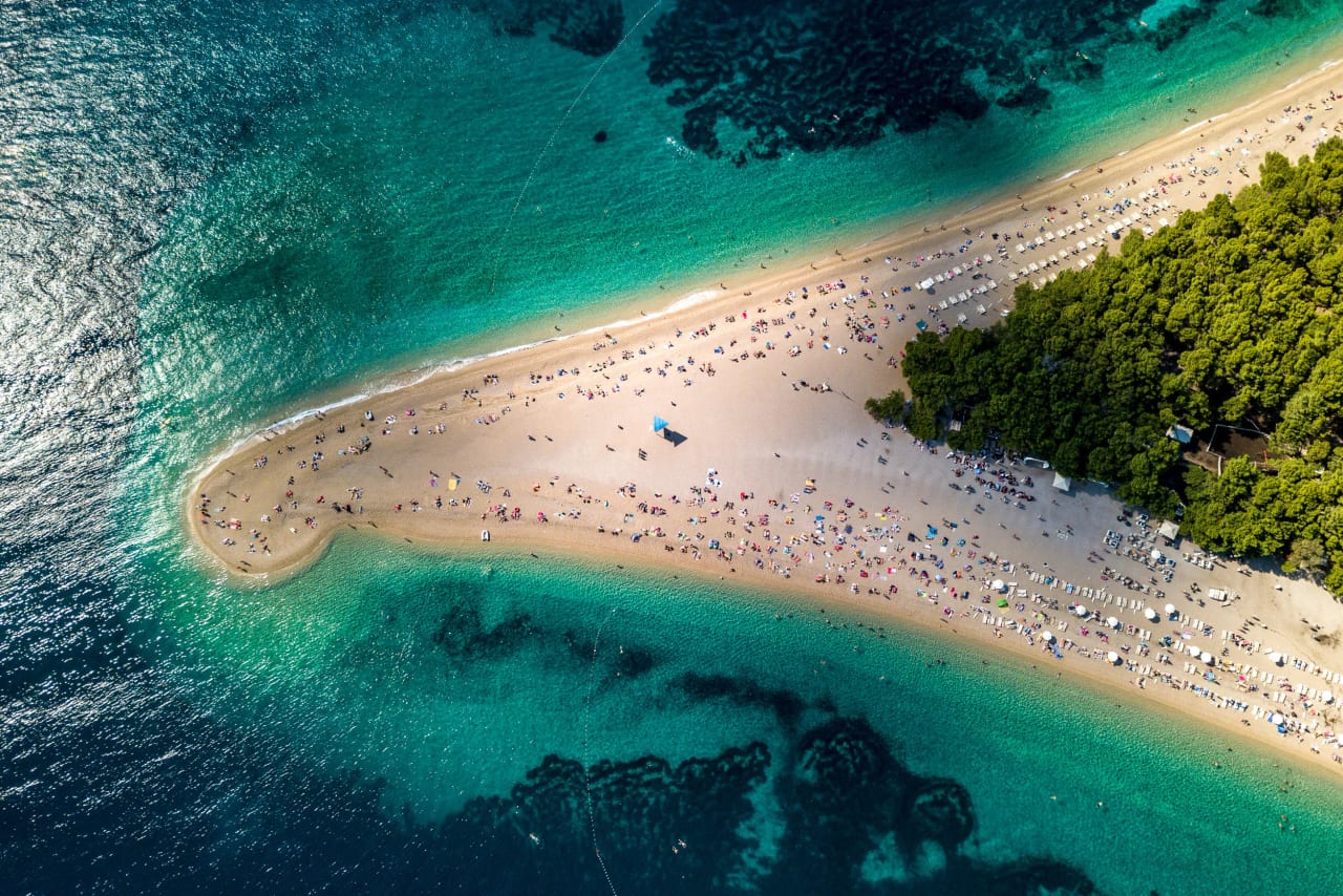 1/350 sec at f/2.2 ISO 100